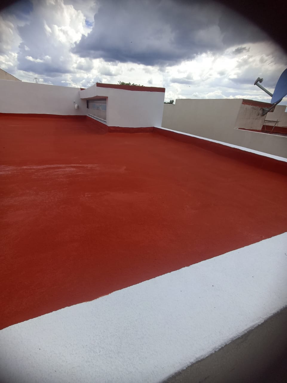 Impermeabilización acrílica en techo plano