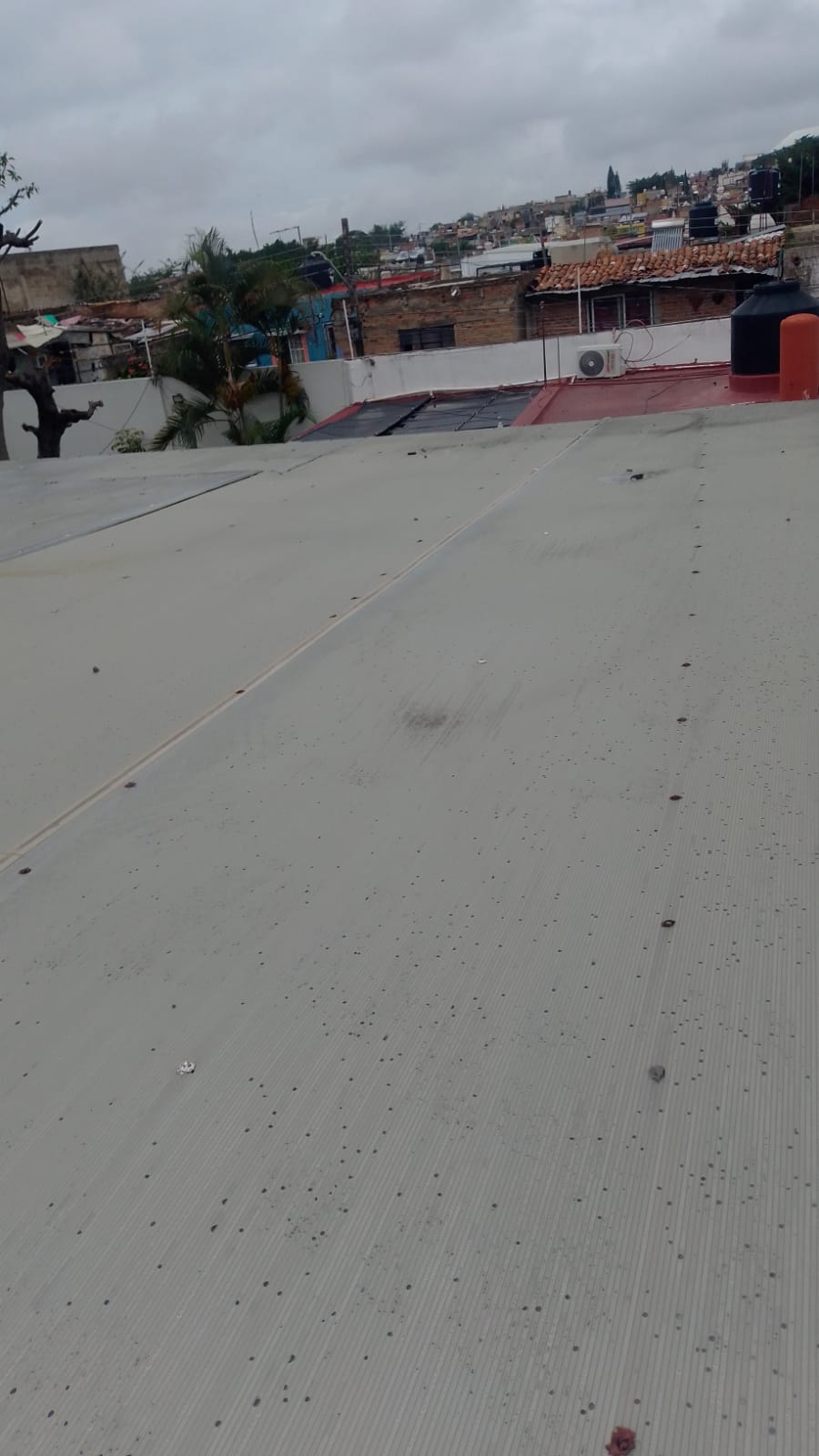 Aplicación de sellador acrílico